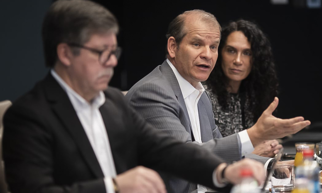 De izquierda a derecha: el gerente de Administración y Finanzas, José Pablo Gómez; el gerente general de Enap, Julio Friedmann y la gerenta de Asuntos Corporativos, Andrea Aranda.