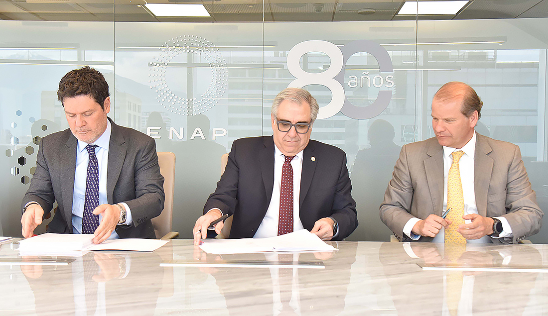 Presidente del Directorio de Enap, Cristian Muga; CEO de Pluspetrol, Claudio de Diego; y el gerente general de Enap, Julio Friedmann.