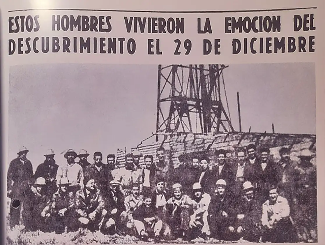 Noticia en la prensa sobre el hallazgo de petróleo