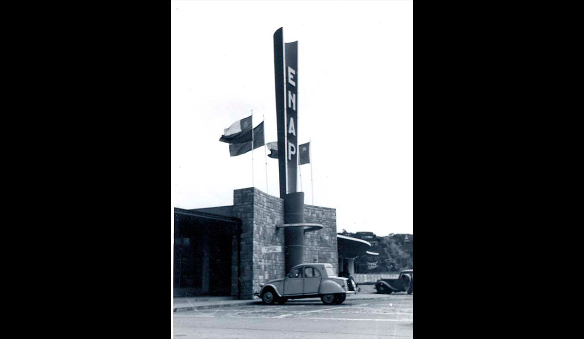 Frontis de Refinería Aconcagua en 1955.